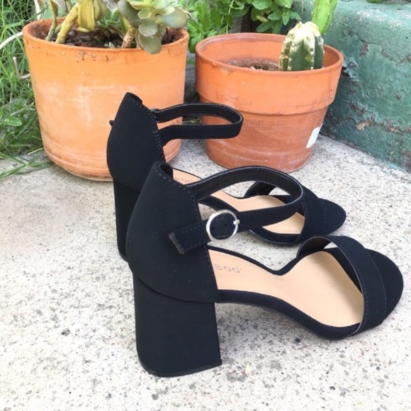 ANKLE STRAP CHUNKY SANDAL HEEL - Picture 3 of 6